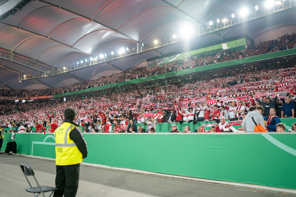 VfB Stuttgart vs. SC Freiburg, Fussball, DFB-Pokal, Halbfinale, 23.04.2026 | Fans des VfB Stuttgart,VfB Stuttgart vs. SC Freiburg, Fussball, DFB-Pokal, Halbfinale, 23.04.2026DFB regulations prohibit any use of photographs as image sequences and/or quasi-video