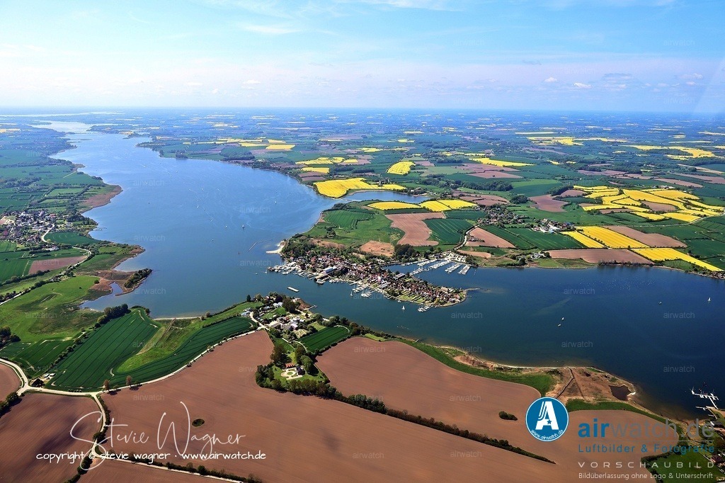 Luftbild Stadt Arnis - kleinste Stadt Deutschlands - Perle an der Schlei | Arnis, die kleinste Stadt Deutschlands sowohl nach Einwohnerzahl als auch nach Fläche mit etwa 0,45 km², liegt auf einer Halbinsel in der Schlei im Kreis Schleswig-Flensburg in Schleswig-Holstein.