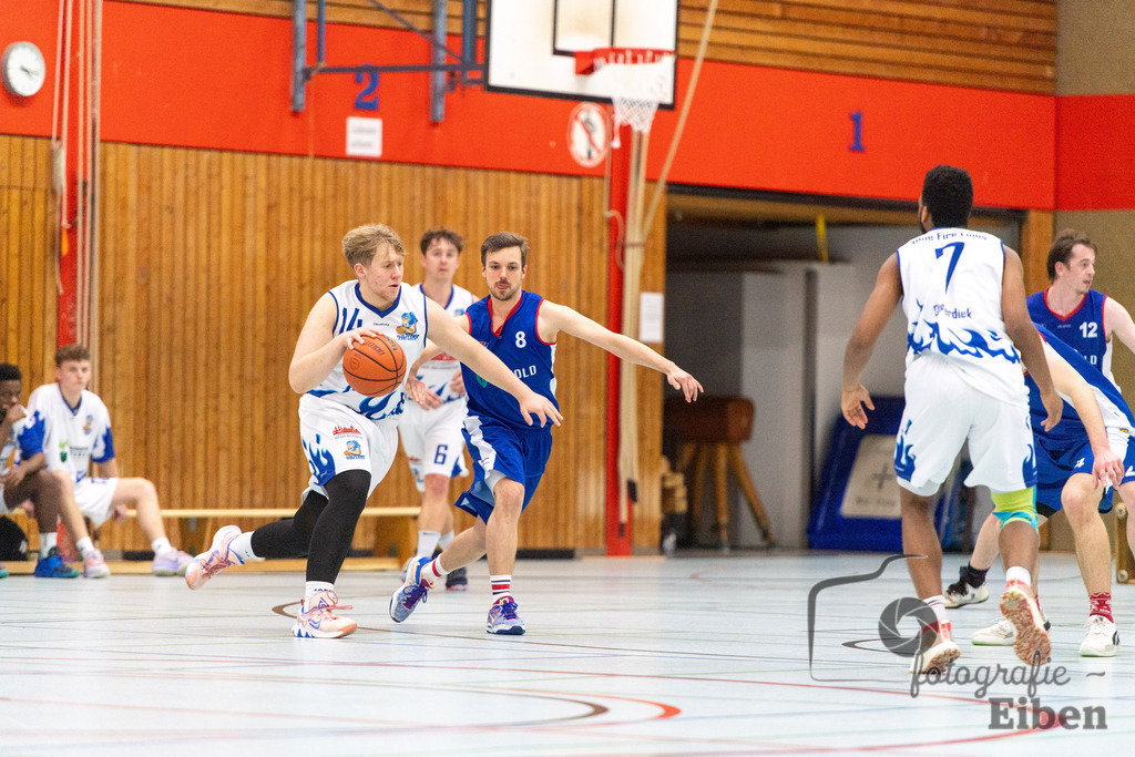 SV Ofenerdiek-TuS Ofen | SV Ofenerdiek (weiß)-TuS Ofen (blau) am 18.02.2024 in Ofenerdiek (Sporthalle Lagerstraße), Deutschland, Photo: Philip Eiben 2023 - Realisiert mit Pictrs.com