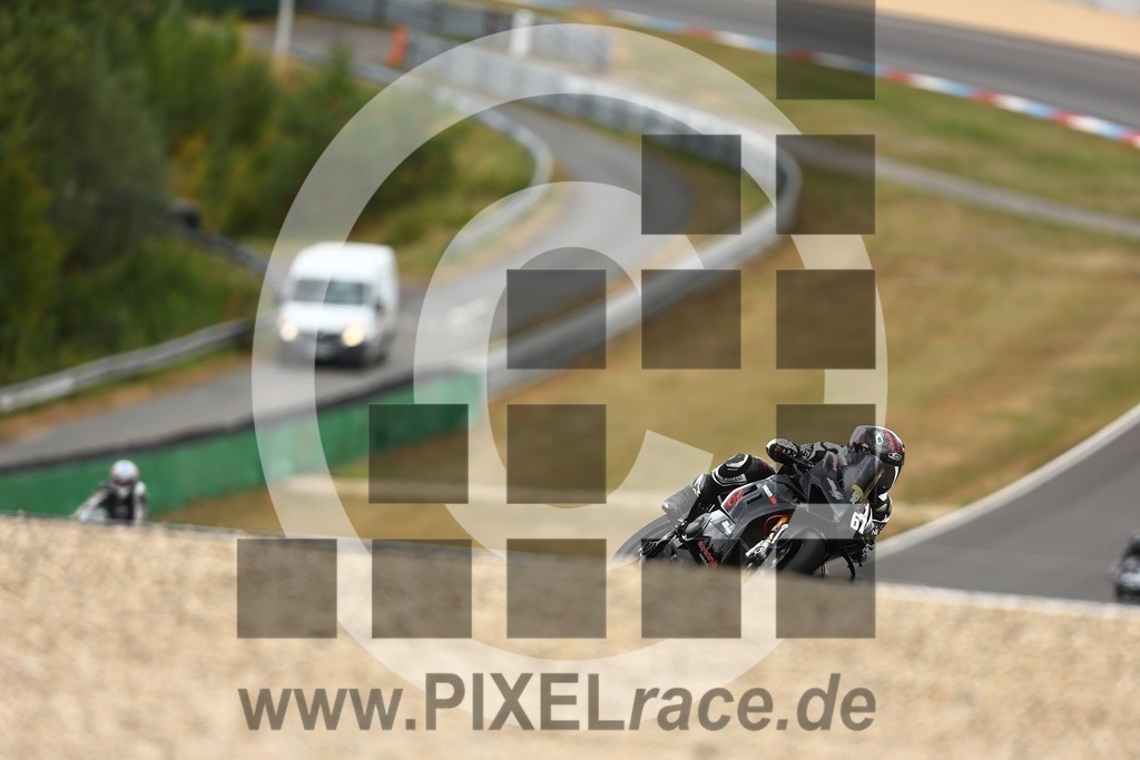 0067-20250830_08124 | Schöne Erinnerungen an spannende Momente - das festzuhalten ist unser Job. PIXELrace.de ist seit 2003 auf den Rennstrecken Europas unterwegs um die Action draußen beim Fahren und die wunderbare Stimmung imm Fahrerlager für euch einzufangen.