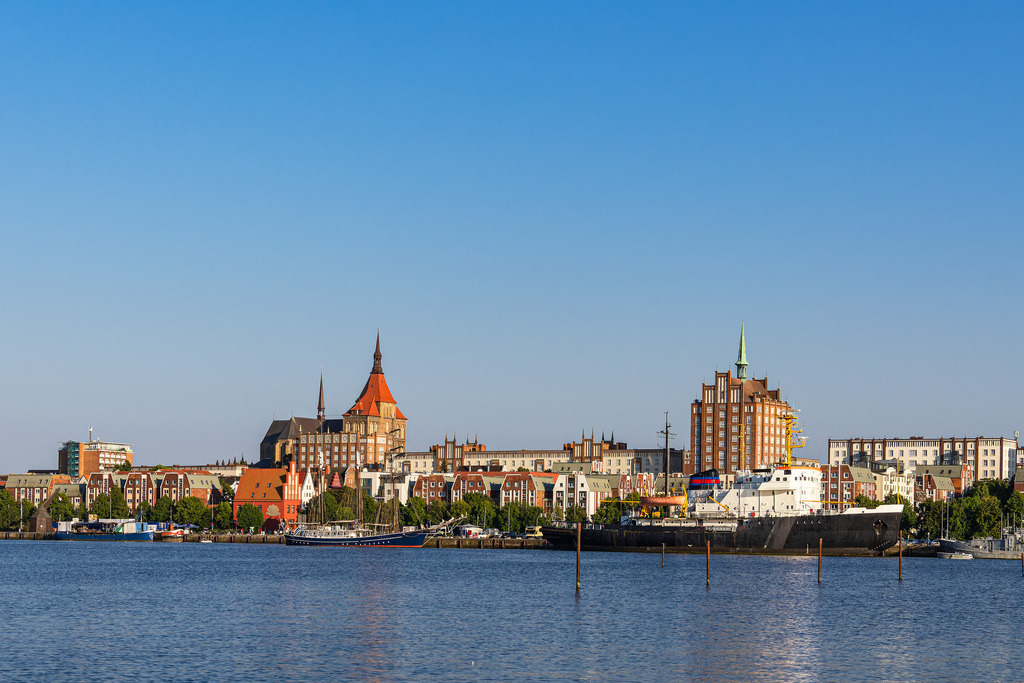 Blick über die Warnow auf die Hansestadt Rostock | Blick über die Warnow auf die Hansestadt Rostock.