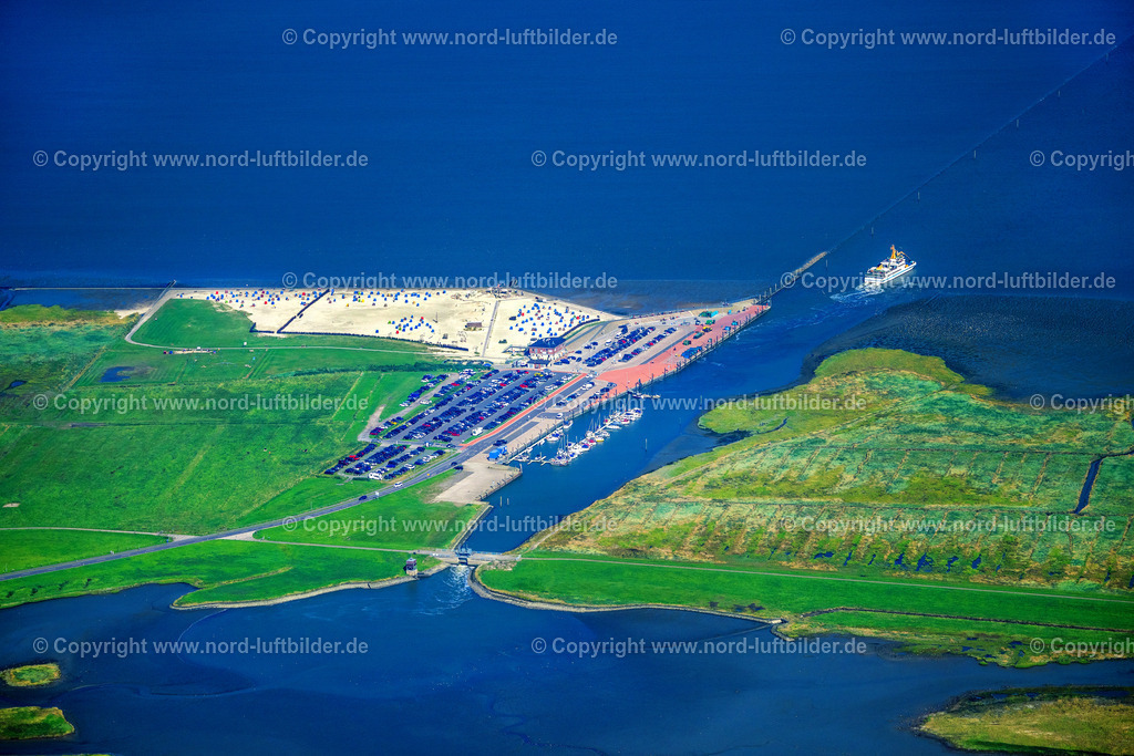 Nessmersiel_ELS_5519050924 | DORNUM 05.09.2024 Ostfriesische Küste bei Nessmersiehl im Bundesland Niedersachsen. Die Gemeinde Dorum liegt in Ostfriesland an der Nordseeküste. An der Küstenlinie entlang erstreckt sich der Nationalpark Niedersächsisches Wattenmeer, der seit 2009 zum UNESCO-Weltnaturerbe gehört. Die Landschaft ist vom Wattenmeer, von Landwirtschaft und Feldern geprägt. // East Frisian coast near Nessmersiehl in the state of Lower Saxony. The community Dorum is located in Ostfriesland on the North Sea coast. Along the coastline extends the Lower Saxony Wadden Sea National Park, which has been a UNESCO World Heritage Site since 2009. The landscape is characterized by the Wadden Sea, agriculture and fields. Foto: Martin Elsen