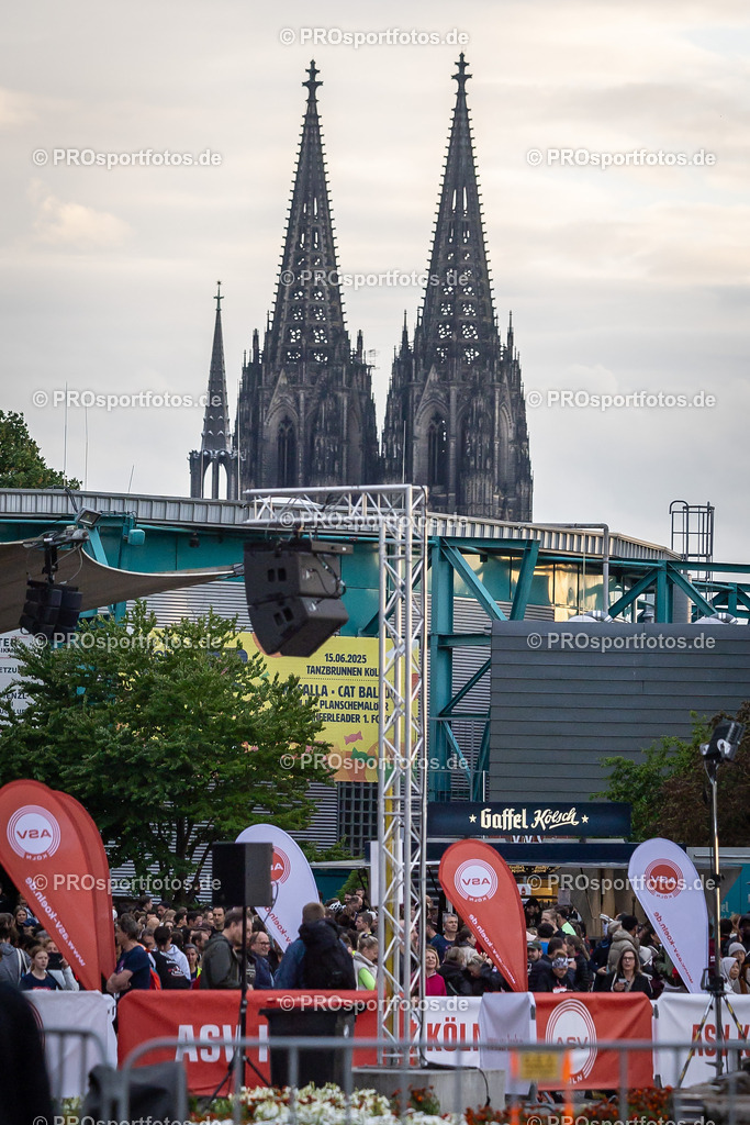 22. ASV Nachtlauf; Koeln, 28.05.25 | Impressionen vom 22. ASV Nachtlauf am 28.05.25 am Tanzbrunnen in Koeln. Foto: BEAUTIFUL SPORTS/Leah Kohring