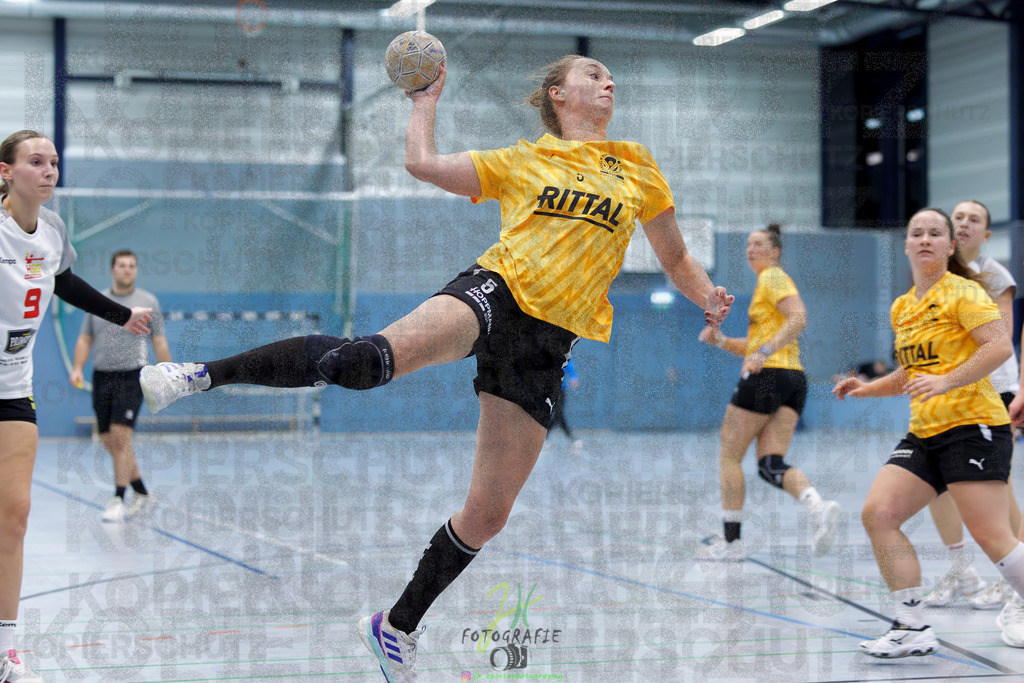 Frauen Oberliga Mitte (HHV); HSG Eibelshausen/Ewersbach - HSG Wettenberg II | Frauen Oberliga Mitte (HHV); HSG Eibelshausen/Ewersbach - HSG Wettenberg II am 13.12.2025 in Steinbrücken (Sporthalle am Hammerweiher)Photo © 2025 - Jörg Heinrich - Realisiert mit Pictrs.com