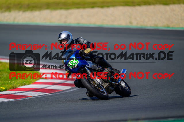 MaZZes_FotoMatrix_240724_6007705_2-25 | GRUEN