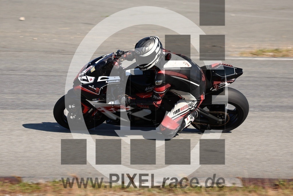 0047-20240520_13328 | Schöne Erinnerungen an spannende Momente - das festzuhalten ist unser Job. PIXELrace.de ist seit 2003 auf den Rennstrecken Europas unterwegs um die Action draußen beim Fahren und die wunderbare Stimmung imm Fahrerlager für euch einzufangen.