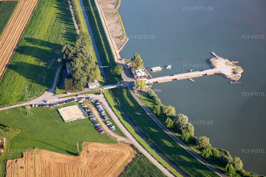 Luftbild: Anlegestelle und Café Ranca Ptuj am Stausee Ptujsko jezero in Ptuj im Bundesland Slowenien in Slowenien. Foto: IMG_137307.jpg vom 08.07.2023 durch Werner Riehm/FLY-FOTO.de
