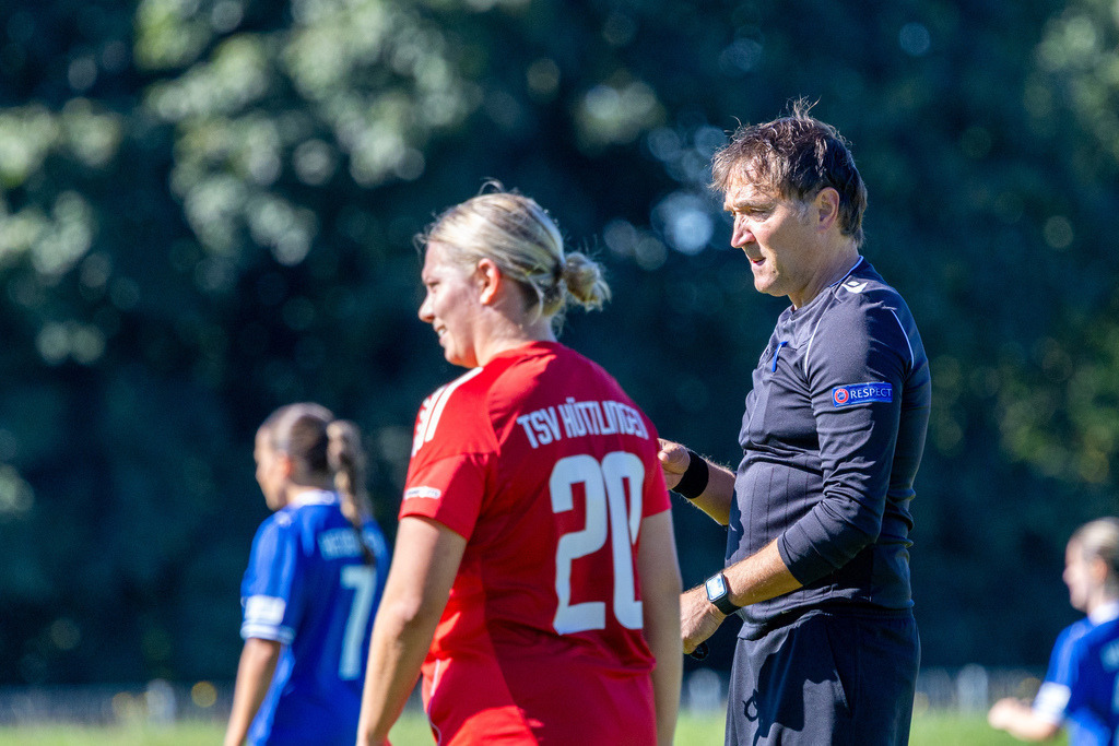 20260906-FCH-Huettlingen_023 | TSV Hüttlingen vs. 1.FC Heidenheim 1846 II, Fußball, Frauen, Bezirkspokal, 2026/2027, 1.Runde, 06.09.2026 in Hüttlingen(Foto: Michael Bulling) - Realisiert mit Pictrs.com
