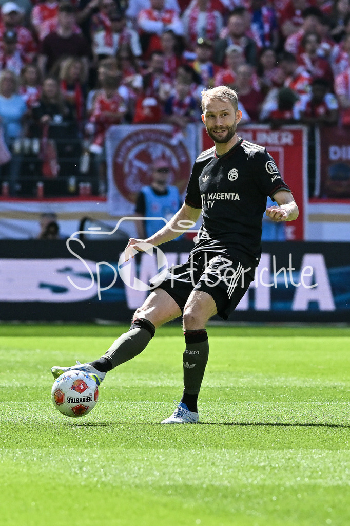 1. FSV Mainz 05 - FC Bayern München | MAINZ, GERMANY - 25. APRIL: am Ball Konrad LAIMER (FC Bayern Munich 27) / Einzelfoto / Freisteller während dem Bundesligamatch zwischen dem 1. FSV Mainz 05 und dem FC Bayern München am 31. Spieltag in der MEWA Arena / DFL REGULATIONS PROHIBIT ANY USE OF PHOTOGRAPHS AS IMAGE SEQUENCES AND/OR QUASI-VIDEO