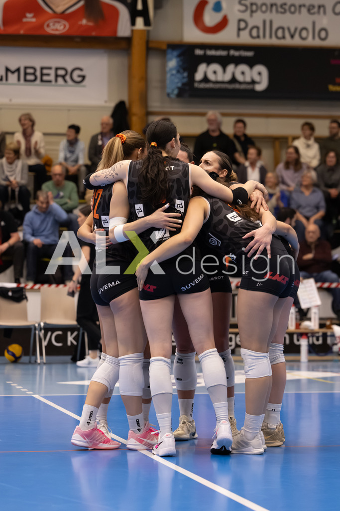 Volleyball I Frauen I Saison 2025-2026 I Volleyball NLA | Women I Round 16 I VC Kanti Schaffhausen - Viteos NUC I 31.01.2026 | Viteos NUC Spielerkreis - Realisiert mit Pictrs.com