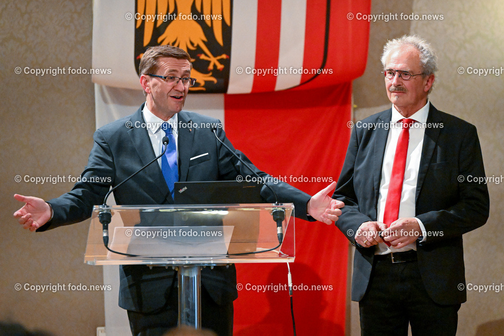 Josef Leitner_ Buchpräsentation_ 11.04.2023-12 | 11.04.2023, Linz, AUT, Josef Leitner, Buchpraesentation, im Bild LR Markus Achleitner (VP), Josef Leitner (Autor) 