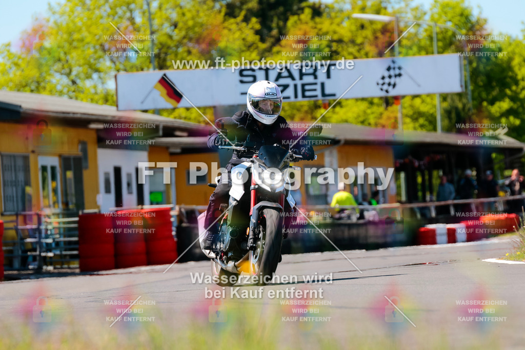 Moto-TeamOBK-22335 | Hier findet Ihr Bilder von Touristenfahrten auf der Nürburgring Nordschleife oder von anderen Veranstaltungen die ich besucht habe. Viel Spass beim Durch Schauen 