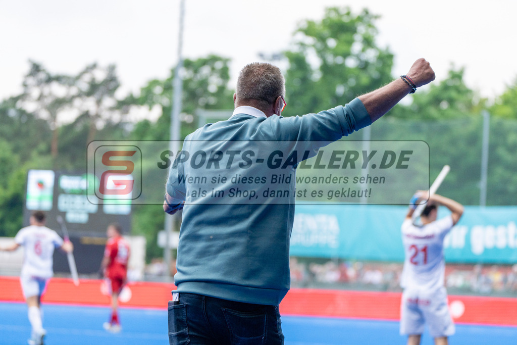 Final4_20250601-1510-HK108687 | Krefeld, Deutschland, 01.06.2025:  Feldhockey Final4 2025 – „Deutsche Feldhockey-Meisterschaften 2025“ Crefelder HTC - Rot-Weiss Köln (Finale Herren) im Gerd-Wellen-Hockeyanlage am 01.06.2025 in Krefeld, Deutschland. (Foto von Kramhöller/Fehrmann/Kaste)Krefeld, Germany, 01.06.2025: Feldhockey Final4 2025 – „Deutsche Feldhockey-Meisterschaften 2025“ Harvestehuder HTC - Düsseldorfer HC (Finale Damen) in Gerd-Wellen-Hockeyanlage at 01.06.2025 in Krefeld, Deutschland. (Foto from Kramhöller/Fehrmann/Kaste)