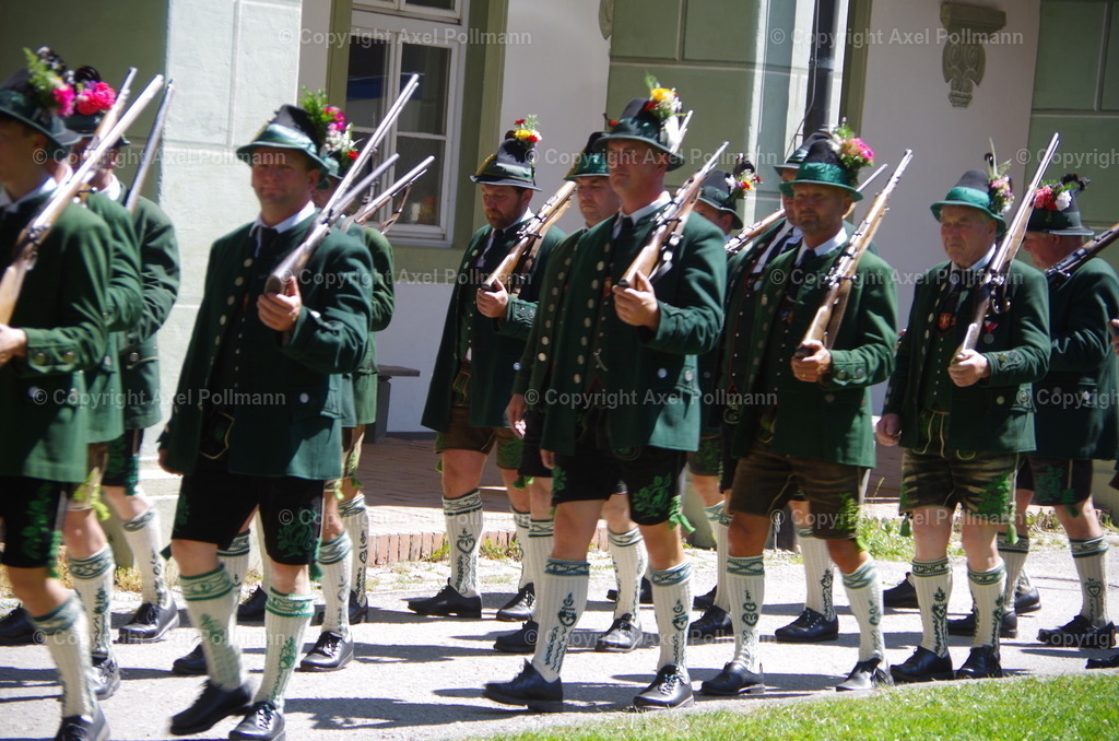 IMGP6892 | fotografiert von Axel PollmannLeonhardi Wallfahrt Benediktbeuern und Murnau, Fronleichnam, Fasching, Landschaft im Loisachtal und Benediktbeuern  - Realisiert mit Pictrs.com