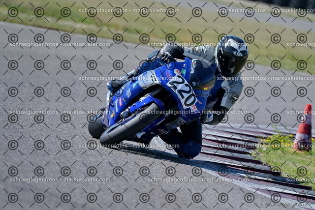 26BT01-0558 | 220 - Realisiert mit Pictrs.com