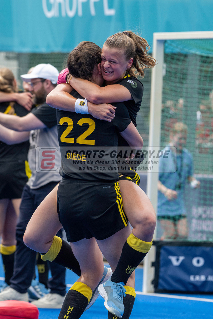 Final4_20250601-1257-Z09_4361 | Krefeld, Deutschland, 01.06.2025:  Feldhockey Final4 2025 – „Deutsche Feldhockey-Meisterschaften 2025“ Harvestehuder HTC - Düsseldorfer HC (Finale Damen) im Gerd-Wellen-Hockeyanlage am 01.06.2025 in Krefeld, Deutschland. (Foto von Kramhöller/Fehrmann/Kaste)Krefeld, Germany, 01.06.2025: Feldhockey Final4 2025 – „Deutsche Feldhockey-Meisterschaften 2025“ Harvestehuder HTC - Düsseldorfer HC (Finale Damen) in Gerd-Wellen-Hockeyanlage at 01.06.2025 in Krefeld, Deutschland. (Foto from Kramhöller/Fehrmann/Kaste)