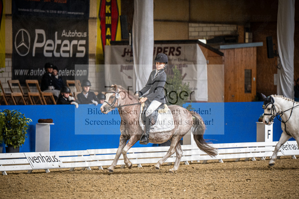 DOS_0906 | Entdecke hochwertige Reitturnierfotos von Foto Oger. Professionell, emotional und authentisch – jetzt Lieblingsmomente im Shop bestellen.Deutschlandweite Turnierfotografie. - Realisiert mit Pictrs.com