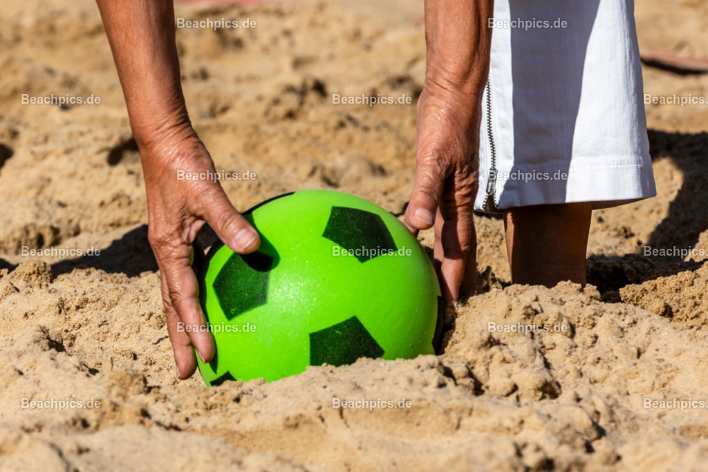 2025-200081493-Strandvölkerball-WM_1 |  23.08.2025; Berlin Foto: Gerold Rebsch - www.beachpics.de