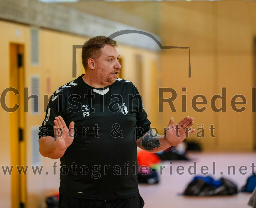 2023-10-21_056_SpVgg_Altenerding_III_gegen_TSV_Taufkirchen-Vils | Erding, Deutschland, 21.10.2023:
Handball, Bezirksklasse Männer Staffel Ost 2023 / 2024, 4. Spieltag, SpVgg Altenerding III gegen TSV Taufkirchen/Vils, Endergebnis: 27:32

Trainer Frank Sullivan (SpVgg Altenerding)

Foto: Christian Riedel / fotografie-riedel.net