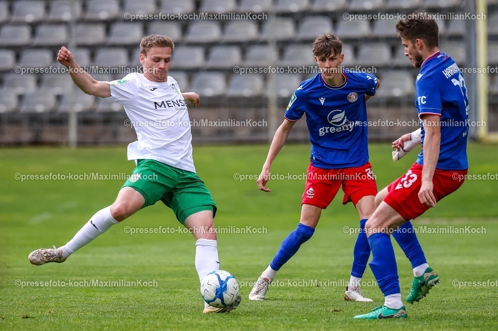 xKWIx02052601116 | 2026.05.02, xkwix, Fußball, Regionalliga West, Wuppertaler SV -  FC Gütersloh, Stadion am Zoo, 32.Spieltag, Saison 2025 / 2026: Jan-Lukas Liehr (FC Gütersloh #7) im Zweikampf gegen Hans‑Juraj Hartmann (Wuppertaler SV #13) DFB regulations prohibit any use of photographs as image sequences and or quasi-video. Photo: xKamilxWilkowskixPressefotoKochx
