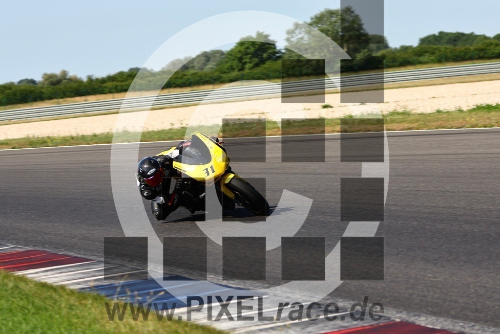 0031-20250621_11827 | Schöne Erinnerungen an spannende Momente - das festzuhalten ist unser Job. PIXELrace.de ist seit 2003 auf den Rennstrecken Europas unterwegs um die Action draußen beim Fahren und die wunderbare Stimmung imm Fahrerlager für euch einzufangen.