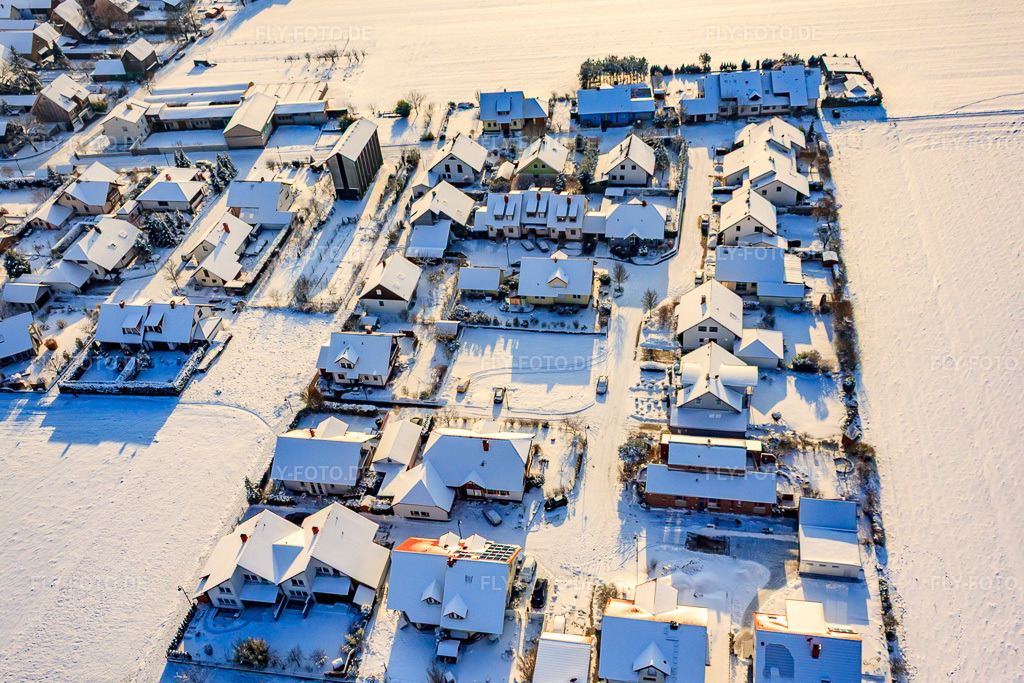 Luftbild: Im Geiersching bei Schnee im Winter im Ortsteil Hayna in Herxheim im Bundesland Rheinland-Pfalz in Deutschland. Foto: IMG_36013.jpg vom 18.12.2010 durch Werner Riehm/FLY-FOTO.deAuflösung des Originals: 4232 x 2821 px
