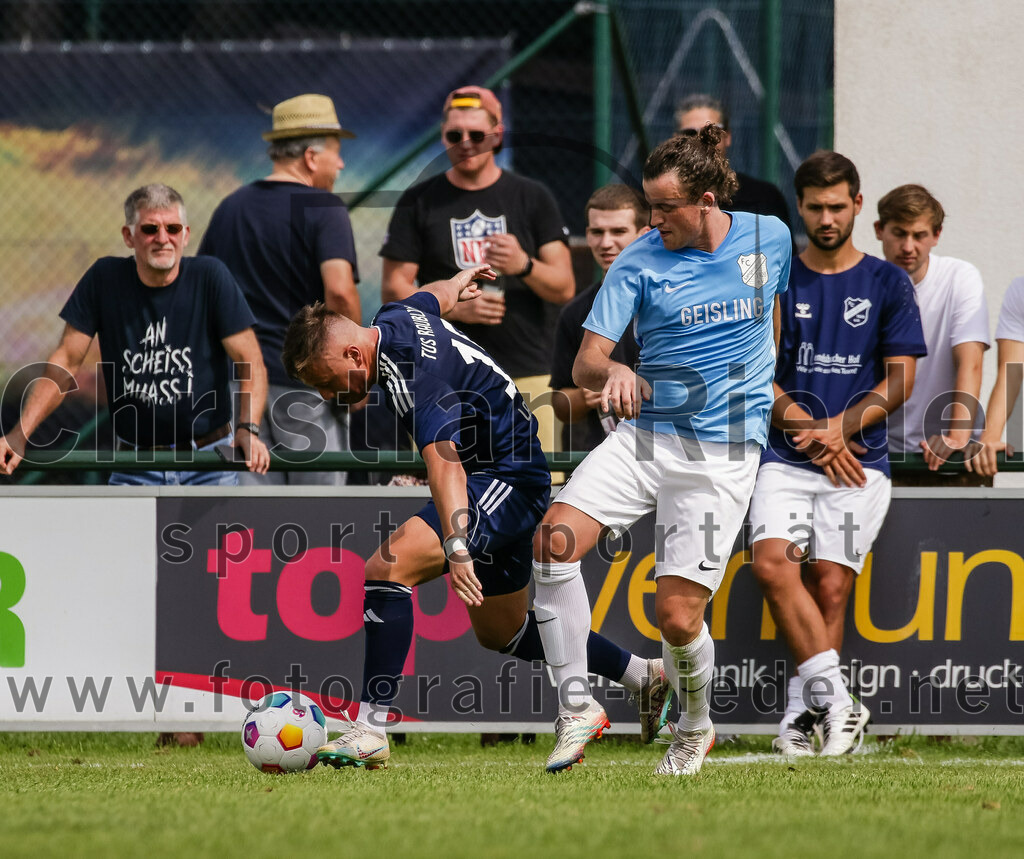 2023-08-26_102_FC_Langengeisling_gegen_TuS_Raubling | Erding, Deutschland, 26.08.2023:
Fußball, Bezirksliga Oberbayern Ost 2023 / 2024, 6. Spieltag, FC Langengeisling gegen TuS Raubling, Endergebnis: 2:0

Alexander Lallinger (TuS Raubling, #10), Fabian Aigner (FC Langengeisling, #19)

Foto: Christian Riedel / fotografie-riedel.net
