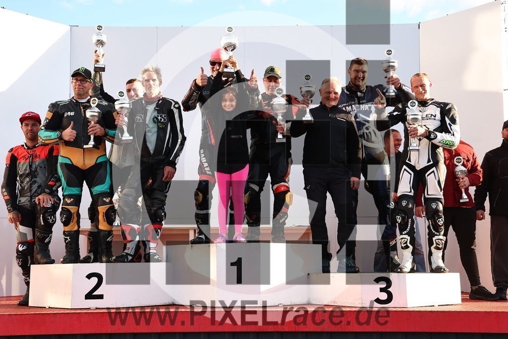 social-20250823_07977 | Schöne Erinnerungen an spannende Momente - das festzuhalten ist unser Job. PIXELrace.de ist seit 2003 auf den Rennstrecken Europas unterwegs um die Action draußen beim Fahren und die wunderbare Stimmung imm Fahrerlager für euch einzufangen.