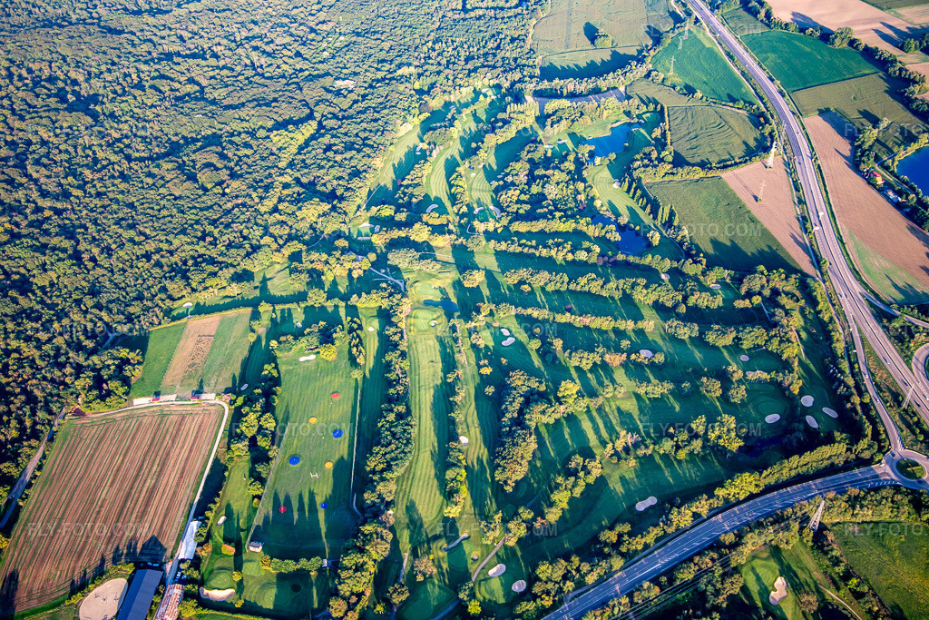 Aerial view: Strasbourg Golf Club in Illkirch-Graffenstaden in the state Bas-Rhin, France.Photo: IMG_137873.jpg taken on 08/18/2023 by Werner Riehm/FLY-FOTO.comResolution of the original: 5472 x 3648 pxWWW.GOLF-STRASBOURG.COM