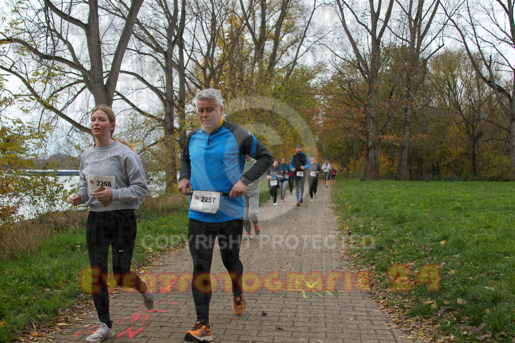 221127_1045_EV4_2179 | Sportfotografie im Rhein-Sieg Kreis, Köln, Bonn, NRW, Rheinland Pfalz, Hessen, etc. Unser Tätigkeitsfeld umfasst den Laufsport vom Volkslauf über den Marathon, Duathlon, Triathon bis zum Ultralauf wie Kölnpfad Ultra oder Schindertrail.