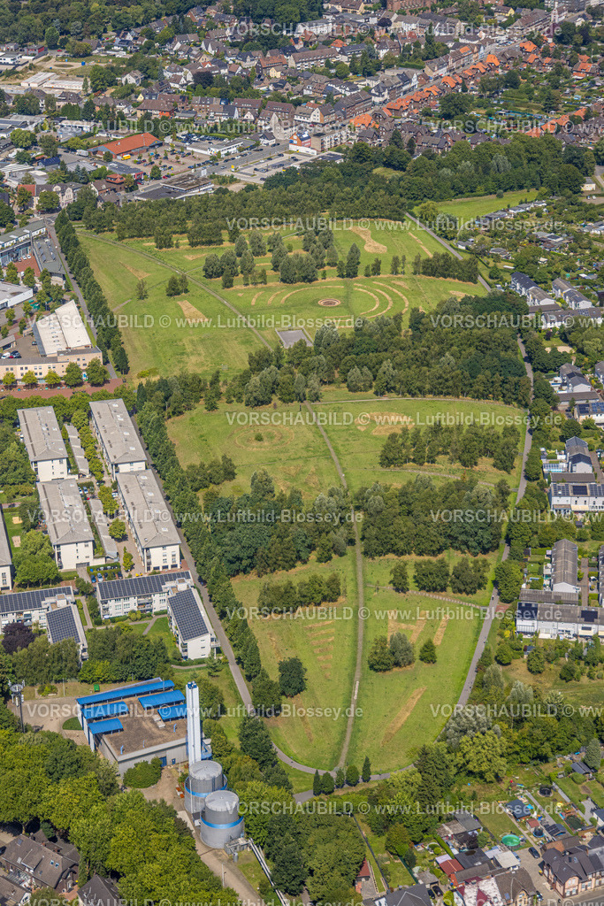Bottrop250802474 | Luftbild, Prosper-Park, Grünanlage auf dem Gelände der ehemaligen Zeche Prosper III, Wohngebiet, Nord-Ost, Bottrop, Ruhrgebiet, Nordrhein-Westfalen, Deutschland
