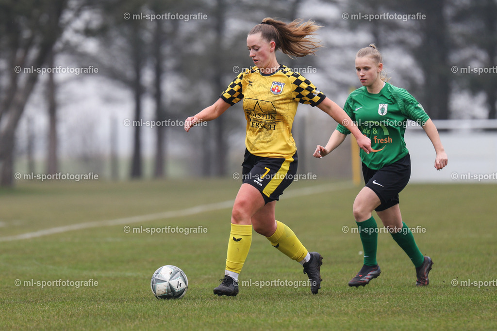 Fußball I Frauen I Saison 2025/2026 I Oberliga Schleswig-Holstein I 12. Spieltag I SV Frisia 03 Risum-Lindholm - Eichholzer SV | ml-sportfotografie - Realisiert mit Pictrs.com