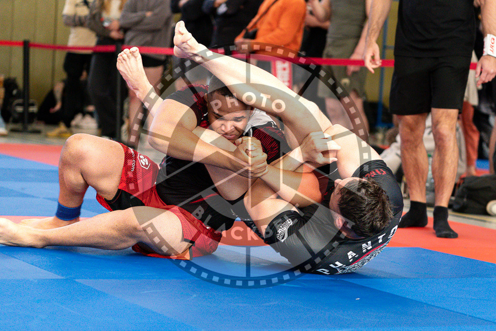 20250510PBB3218 | Athletes compete during the JJLG Berlin Open Jiu-Jitsu Championship on May 10, 2025 in Berlin, Germany. © Chiara Dazi / photoblackbelt