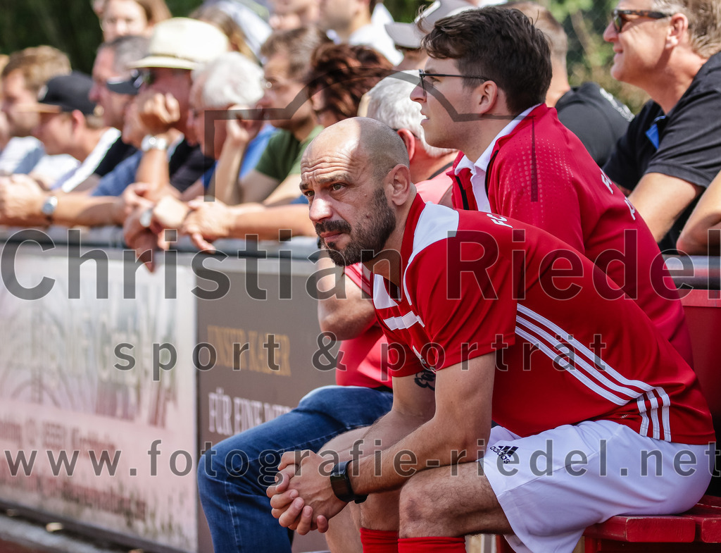 2023-07-30_070_FC_Lengdorf_gegen_SpVgg_Altenerding | Lengdorf, Deutschland, 30.07.2023:
Fußball, Kreisliga 2023 / 2024, 1. Spieltag, FC Lengdorf gegen SpVgg Altenerding, Endergebnis: 1:1

Trainer Gianfranco Soave (FC Lengdorf)

Foto: Christian Riedel / fotografie-riedel.net