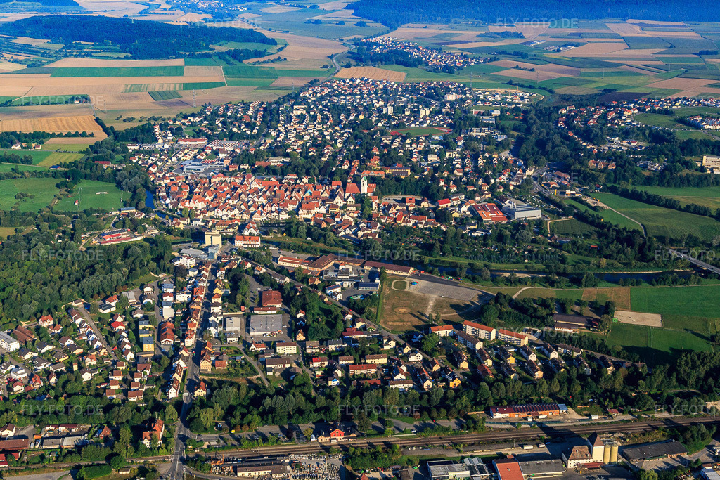 Luftbild: Altstadt jenseits der Donau aus Westen in Riedlingen im Bundesland Baden-Württemberg in Deutschland. Foto: IMG_094118.jpg vom 27.08.2016 durch Werner Riehm/FLY-FOTO.de