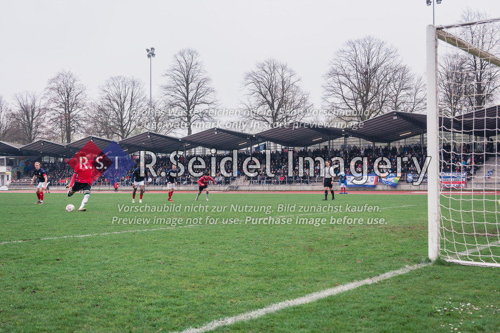 RS-1-036274 | Muhammed Mehmet Damar (#11, Hannover) führt nach einem umstrittenen Foul den Elfmeter aus