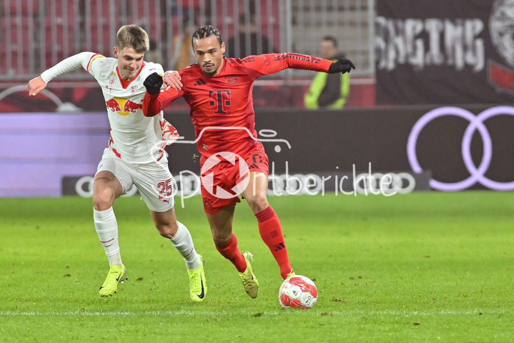 RB Salzburg - FC Bayern München | im Duell Oliver LUKIC (RB Salzburg 25) und Leroy SANE (FC Bayern Muenchen 10) / Zweikampf / Testspiel: RB Salzburg - FC Bayern Muenchen, Red Bull Arena am 06.01.2025