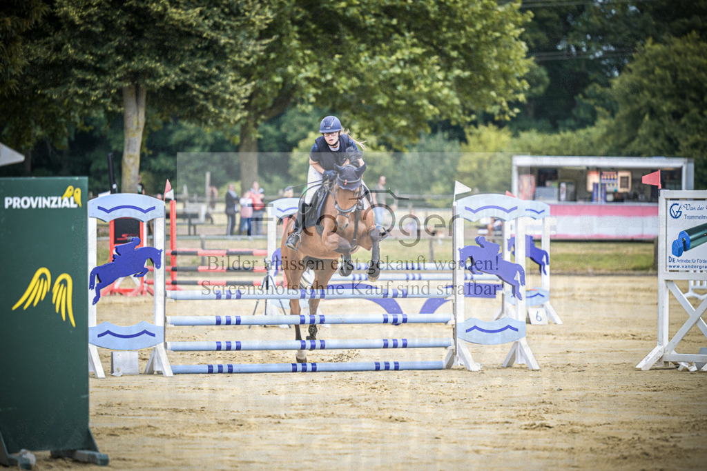 DOS_7136 | Entdecke hochwertige Reitturnierfotos von Foto Oger. Professionell, emotional und authentisch – jetzt Lieblingsmomente im Shop bestellen.Deutschlandweite Turnierfotografie. - Realisiert mit Pictrs.com