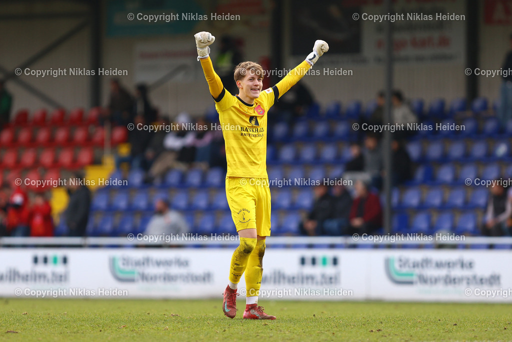 NH_FCStPauliU23_FSVSchöningen_RegionalligaNord_15032026 | #1 Tobias Dahncke (FSV Schöningen) bejubelt das 0:2 seiner Mannschaft.Fußball I Herren I Regionalliga Nord I Saison 2025-2026 I 26. Spieltag I FC St. Pauli U23 - FSV Schöningen I 15.03.2026 I Edmund-Plambeck-Stadion