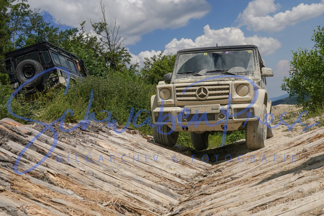 DSC09357 | Vierradfahrzeuge testen unterschiedliches Terrain - ueber Stock und Stein

Offroad Grundkurs im Steinbruch. Unterschiedliche Fahrgegebenheiten mit dem gelaendegaengigem Offroad-Fahrzeug. 

Deutschland, Geisingen, Steinbruch Meichle und Mohr, 10.06.2023