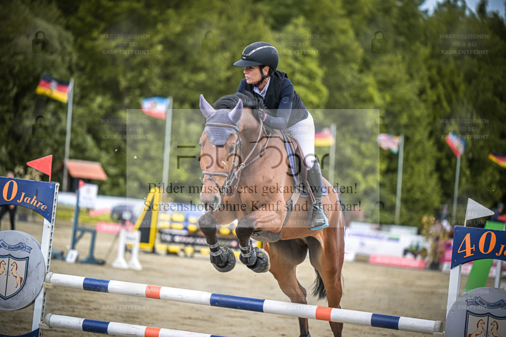 DOS_3515 | Entdecke hochwertige Reitturnierfotos von Foto Oger. Professionell, emotional und authentisch – jetzt Lieblingsmomente im Shop bestellen. - Realisiert mit Pictrs.com