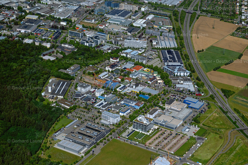 4033729 | FREIBURG IM BREISGAU 30.06.2020 Gewerbegebiet und Firmenansiedlung Haid im Ortsteil Sankt Georgen in Freiburg im Breisgau im Bundesland Baden-Württemberg, Deutschland. // Industrial estate and company settlement Haid in the district Sankt Georgen in Freiburg im Breisgau in the state Baden-Wurttemberg, Germany. Foto: Gerhard Launer