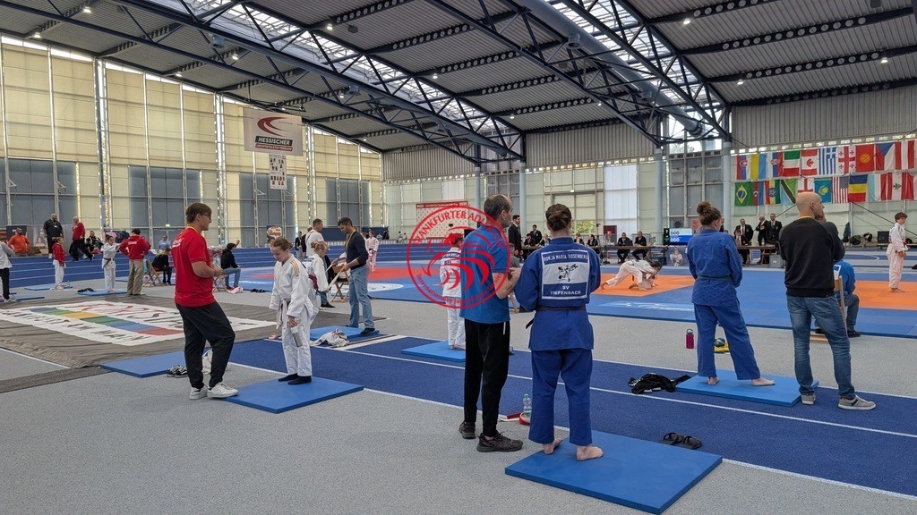 1000108020 | Fotos vom Adler Cup - Pictures from Adler Cup

Hier findet Ihr alle Eindrücke und großen Momente der Adler Cup Wochenenden. Here you will find all impressions and great moments of the Adler Cup weekends. - Realisiert mit Pictrs.com