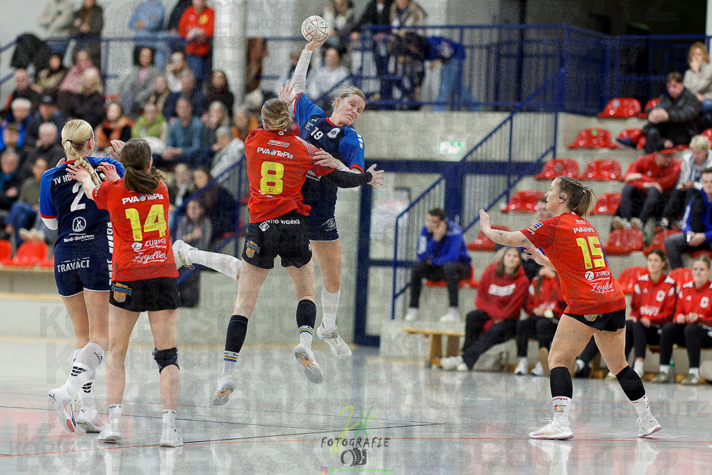 Frauen Regionalliga (HHV); HSG Wettenberg - TV Hüttenberg | Frauen Regionalliga (HHV); HSG Wettenberg - TV Hüttenberg am 06.12.2025 in Launsbach (Wettenberg) (Halle GS Launsbach (Wettenberg))Photo © 2025 - Jörg Heinrich - Realisiert mit Pictrs.com