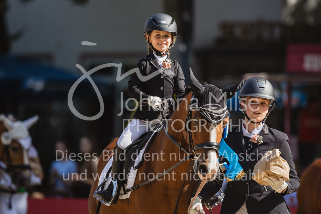 230910_OWLCh_Führzügel-159 | Deine schönsten Turniermomente als professionelle Fotos! Entdecke hochwertige Pferdesport-Fotografie im Online-Shop. Jetzt Fotos finden & bestellen!