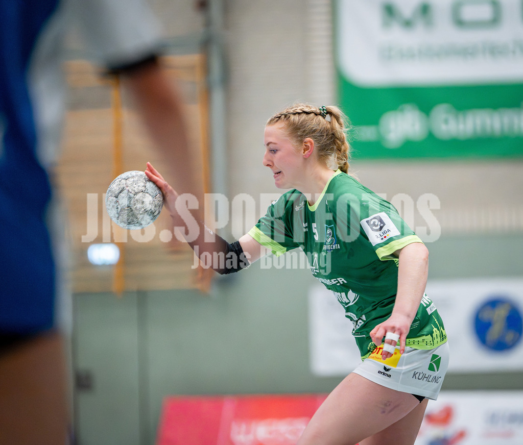 Handball I Frauen I Saison 2025-2026 I 3. Liga Staffel Nord I 10. Spieltag I SC SFN Vechta - HSG Blomberg-Lippe II I 0750 | Thea Johanna Hülsmann (5, SC SFN Vechta) - Realisiert mit Pictrs.com