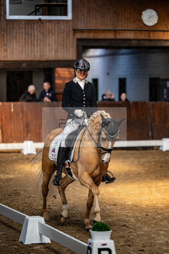 20240308-DOS_4140 | Entdecke hochwertige Reitturnierfotos von Foto Oger. Professionell, emotional und authentisch – jetzt Lieblingsmomente im Shop bestellen.Deutschlandweite Turnierfotografie. - Realisiert mit Pictrs.com