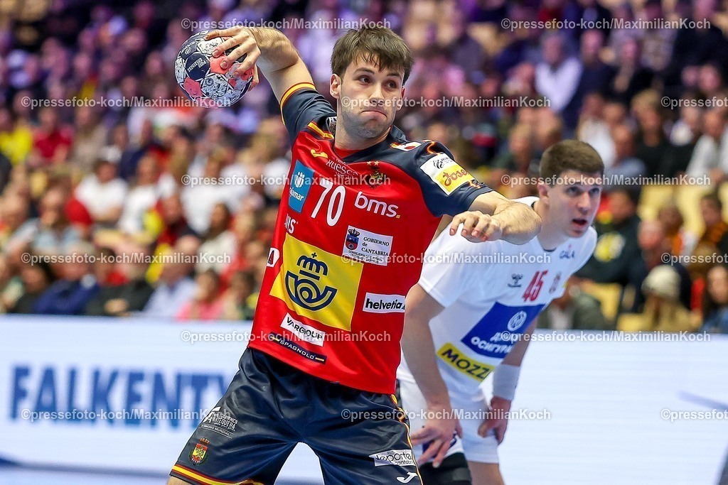 EHF15012601060 | 15.01.2026, Handball, Men's EHF EURO 2026, Spanien - Serbien, Jyske Bank Boxen in Herning, Dänemark, Preliminary Round: Sieben Meter  Daniel Fernandez Jimenez (Espania #70) 