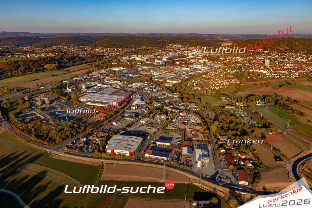 Die Luftbildaufnahme Gewerbegebiet - Kulmbach wurde 2018 mittels Flugzeug (keine Drohne) erstellt. Perfekte Schärfe und Druck- Auflösung- Garantiert!