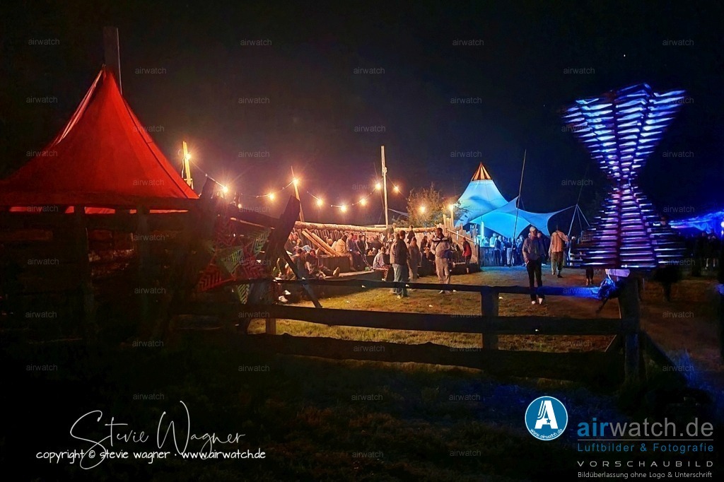 Bachblyten® Festival 2023 | Entdecken Sie atemberaubende Luftbilder und Fotografien auf airwatch.de - Tauchen Sie ein in eine Welt voller faszinierender Aufnahmen aus der Vogelperspektive.